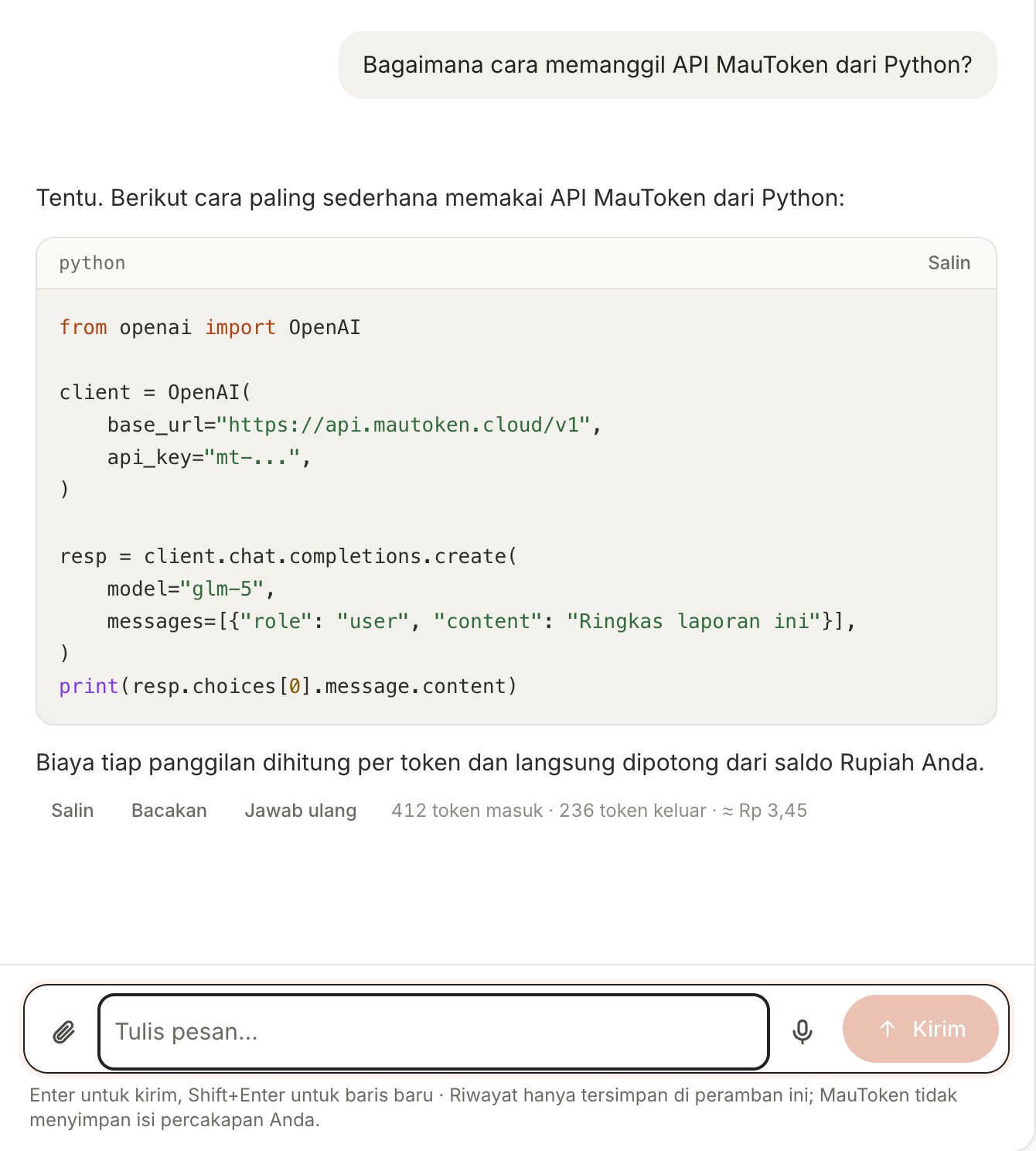 Percakapan di chat MauToken: pertanyaan, jawaban dengan contoh kode Python, dan kolom pesan